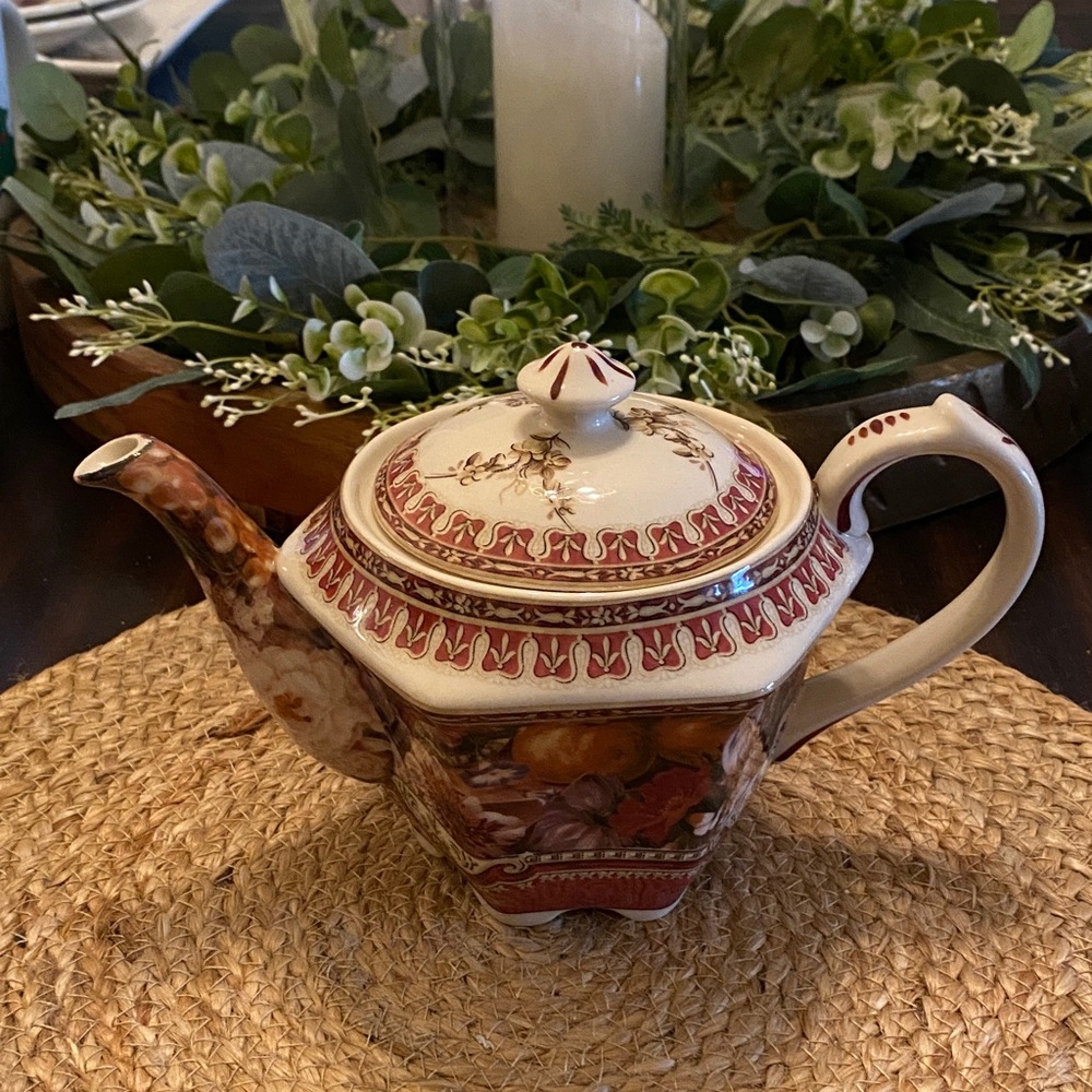 Victoria Ware ironstone teapot in excellent vintage condition